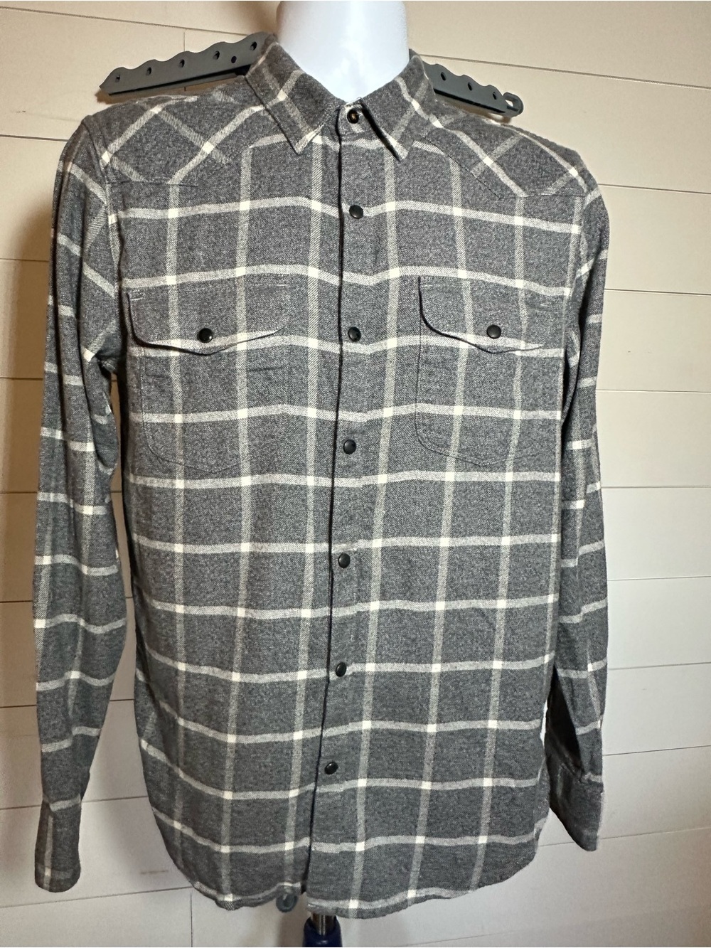 #211 Gray Plaid Long-Sleeve Button-Up Shirt